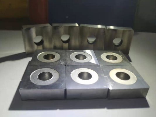 YS2T CNC شفرات قطع المخرطة 1960 MPa نصف تشطيب مع ثقب دائري